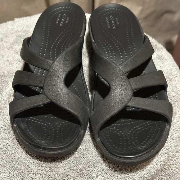 Preloved Crocs Sanrah Low Wedge Black Slide on Sandals - Picture 1 of 7